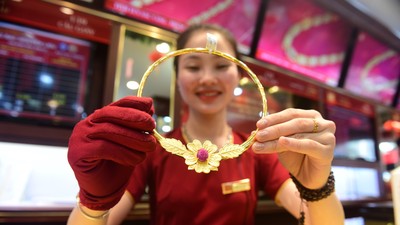 Giá vàng hôm nay ngày 27/11: Vàng "neo" ở vùng giá cao