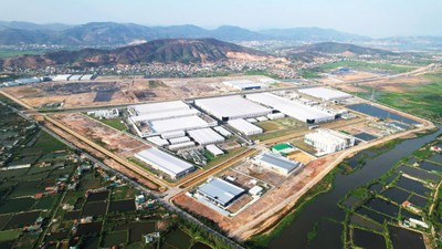 KCN Sông Khoai (KKT ven biển Quảng Yên) đã và đang được đầu tư hạ tầng kỹ thuật đồng bộ, hiện đại, ngày càng có sức hút đối với các nhà đầu tư thứ cấp đang tìm hiểu cơ hội đầu tư tại tỉnh Quảng Ninh. Ảnh: AMATA