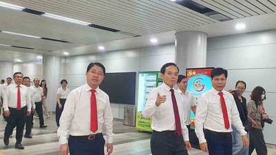 Đại biểu Đảng bộ TP.HCM trải nghiệm tuyến Metro và tham quan các mô hình tiêu biểu