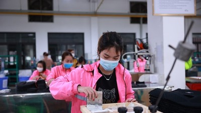UBND TP. Hà Nội đang lấy ý kiến dự thảo Nghị quyết của HĐND Thành phố quy định chi thu nhập tăng thêm cho cán bộ, công chức, viên chức.