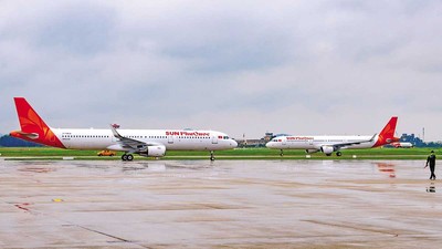 Hai tàu bay của Sun PhuQuoc Airways tại Cảng hàng không quốc tế Nội Bài.