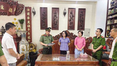 Công an tỉnh Phú Thọ đọc lệnh khởi tố bắt một số đối tượng trong vụ lừa đảo tiền ảo