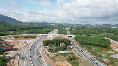 Thủ tướng yêu cầu hoàn thành đúng tiến độ, chất lượng các đường cao tốc tại đồng bằng sông Cửu Long.