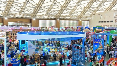 Hội chợ mùa Thu 2025 thu hút trung bình 100.000 lượt khách mỗi ngày., doanh thu trực tiếp 1.000 tỷ đồng. 