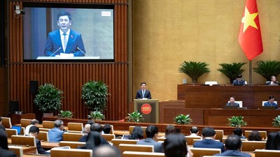 Quốc hội nghe tờ trình Dự án Luật Thương mại điện tử. 