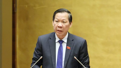 Chủ nhiệm Uỷ ban Kinh tế và Tài chính Phan Văn Mãi trình bày báo cáo thẩm tra. Ảnh: Duy Linh. 