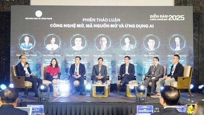 Các đại biểu trao đổi tại phiên thảo luận.