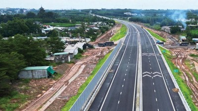 Dự án thành phần 2 cao tốc Biên Hòa - Vũng Tàu có 2 gói thầu thầu xây lắp chính, đều có mục tiêu hoàn thành ngày 19/12/2025. Ảnh: Hoàng Anh
