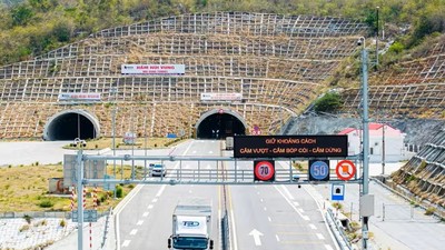 Hầm đường bộ Núi Vung hiện hữu. 