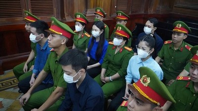 Các bị cáo tại toà.