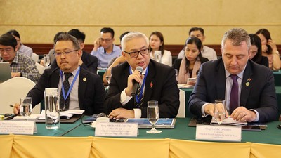 Các nhà đầu tư nước ngoài chia sẻ tại Diễn đàn.