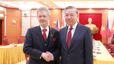 Tổng Bí thư Tô Lâm và Chủ tịch Thượng viện Quốc hội Cộng hòa Séc Milos Vystrcil. 