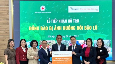 Siemens Caring Hands quyên góp 30.000 EUR hỗ trợ khắc phục hậu quả lũ lụt và sạt lở đất tại Việt Nam