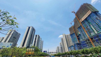 Dòng tiền vào bất động sản xoay chuyển: Cảnh báo thanh khoản và rủi ro nợ xấu 