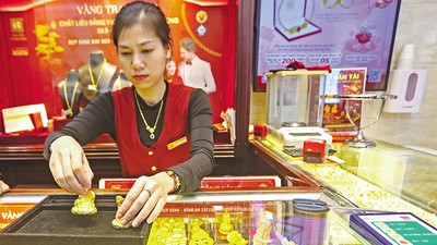Tại Việt Nam, những năm gần đây, nhu cầu vàng miếng và vàng dạng đầu tư vẫn cao, trong khi nhu cầu vàng trang sức giảm mạnh. Ảnh: Đức Thanh