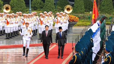 Ủy viên Bộ Chính trị, Chủ tịch nước Lương Cường chủ trì lễ đón Quốc vương Brunei Darussalam Haji Hassanal Bolkiah. Ảnh: Đức Thanh