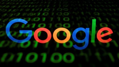 Biểu tượng Google trên màn hình máy tính bảng. Ảnh: AFP/TTXVN