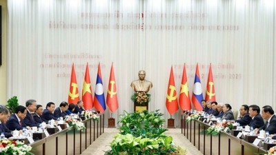 Tổng Bí thư Tô Lâm và Tổng Bí thư, Chủ tịch nước Lào Thongloun Sisoulith đồng chủ trì Cuộc gặp cấp cao giữa Đảng Cộng sản Việt Nam và Đảng Nhân dân Cách mạng Lào. Ảnh: Thống Nhất/TTXVN 