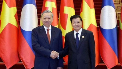 Tổng Bí thư Tô Lâm và Tổng Bí thư, Chủ tịch nước Lào Thongloun Sisoulith đồng chủ trì Cuộc gặp cấp cao giữa Đảng Cộng sản Việt Nam và Đảng Nhân dân Cách mạng Lào - Ảnh: Thống Nhất/TTXVN.