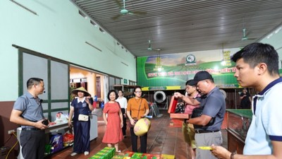 Sản phẩm chè Tân Cương, Thái Nguyên được yêu thích ở cả trong và ngoài nước. Ảnh: Minh Thắng.