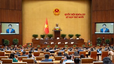 Quốc hội nghe Bộ trưởng Bộ Tài chính Nguyễn Văn Thắng trình dự án luật. 