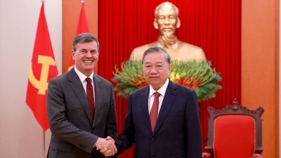 Tổng Bí thư Tô Lâm tiếp Giám đốc Học viện Tổng thống Liên bang Nga Aleksey Komissarov.