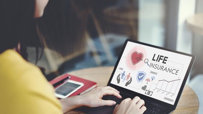 Các công ty bảo hiểm nhân thọ đang cấu trúc lại sản phẩm, nâng cao chất lượng dịch vụ để lấy lại niềm tin của khách hàng