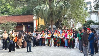 Kỳ nghỉ Tết Dương lịch, du khách có xu hướng chọn các tour ngắn ngày, khoảng cách dưới 200 km (Ảnh: Hồ Hạ) 