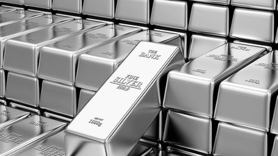 Bạc thiết lập đỉnh mới trong lịch sử nhờ kho dự trữ cạn kiệt 