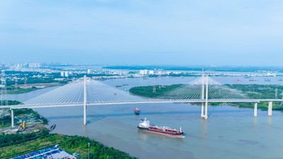 Toàn cảnh cầu Bình Khánh.