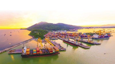 Hai thái cực của doanh nghiệp cảng biển miền Trung 