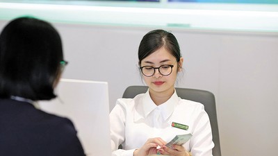 Lãi suất huy động của các ngân hàng đang tăng, nên nhiều khả năng lãi suất cho vay sẽ sớm điều chỉnh tăng. Ảnh: Đức Thanh 