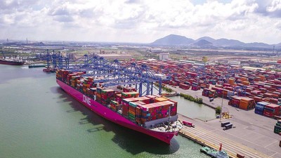 Việc đề xuất miễn thu phí hạ tầng cảng biển tại Bình Dương và Bà Rịa - Vũng Tàu cho thấy, nỗ lực của TP.HCM trong việc tháo gỡ nút thắt chi phí logistics, tái phân bổ luồng hàng và nâng cao năng lực cạnh tranh vùng 