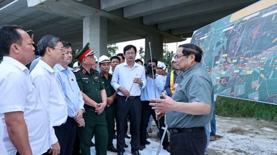 Thủ tướng yêu cầu chậm nhất ngày 31/1/2026 phải hoàn thành dự án cao tốc Cần Thơ-Cà Mau để thông toàn tuyến cao tốc Bắc-Nam từ Cao Bằng đến Cà Mau - Ảnh: VGP. 