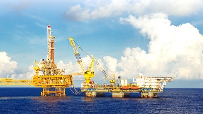 Tâm lý phòng thủ gia tăng, dầu khí bật sáng kỳ vọng chu kỳ mới