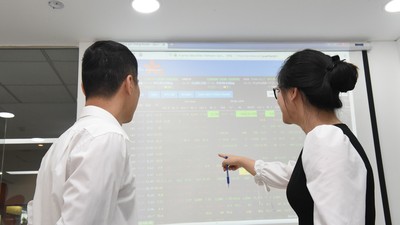 Chuyên gia điểm tên các nhóm cổ phiếu nhạy cảm nhất với biến số lãi suất