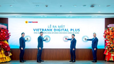 Đại diện Ban Lãnh đạo Vietbank và Đại diện Ban Lãnh đạo VNPAY thực hiện nghi thức kích hoạt, chính thức ra mắt Vietbank Digital Plus
