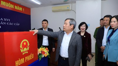 Chủ tịch UBND TP Vũ Đại Thắng, Trưởng Đoàn công tác số 2 kiểm tra công tác chuẩn bị bầu cử.