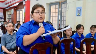 Cử tri Nguyễn Phạm Hồ Kim Uyên, ngụ khu phố 10, phường Hiệp Bình. Ảnh: Duy Phương.