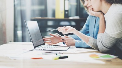 Giới đầu tư tăng cường bán ra sau khi Fed thông báo tăng lãi suất