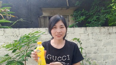 Chị Trịnh Thị Ngọc trong một lần xé nhãn chai Number 1 vào mùa hè năm ngoái đã mang đến cho chị giải thưởng 50 triệu đồng để trả bớt nợ xây nhà.