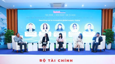 Phiên thảo luận "Lực đẩy chính sách" trong khuôn khổ toạ đàm "Kết nối doanh nghiệp Việt trong chuỗi cung ứng toàn cầu". Ảnh Chí Cường.