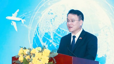 Thứ trưởng Bộ Tài chính Trần Quốc Phương phát biểu chỉ đạo toạ đàm. Ảnh Chí Cường.