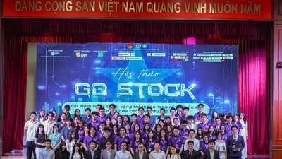 Các diễn giả chụp ảnh kỷ niệm tại hội thảo Go Stock 2026.