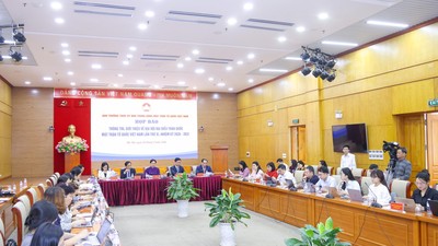 Toàn cảnh họp báo.