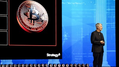 Strategy tiếp tục bán Bitcoin