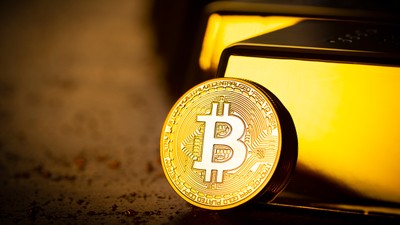 Nhà đầu tư ồ ạt gom cả Vàng lẫn Bitcoin