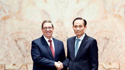 Đồng chí Lê Hoài Trung và đồng chí Bruno Rodríguez Parrilla.