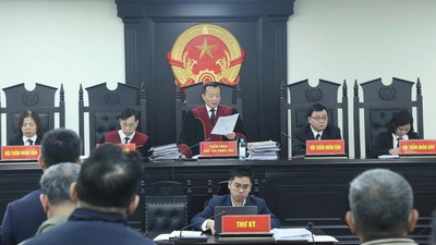 Hội đồng xét xử sơ thẩm vụ án tại Công ty Y dược LanQ, Công ty Dược Sơn Lâm và một số đơn vị liên quan.