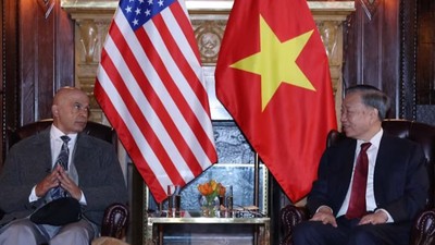Tổng Bí thư, Chủ tịch nước Tô Lâm tiếp Đồng Chủ tịch Đảng Cộng sản Hoa Kỳ Joe Sims. (Ảnh: Thống Nhất/TTXVN)